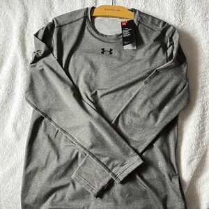 NWT Under Armour men’s cold gear dark gray long sleeve shirt